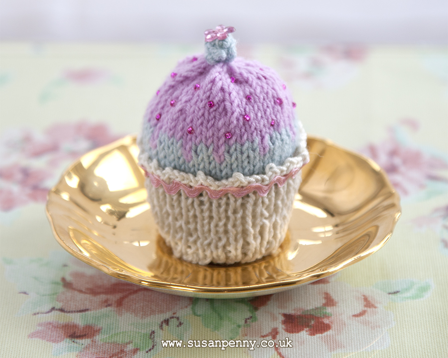 Knit an iced cupcake